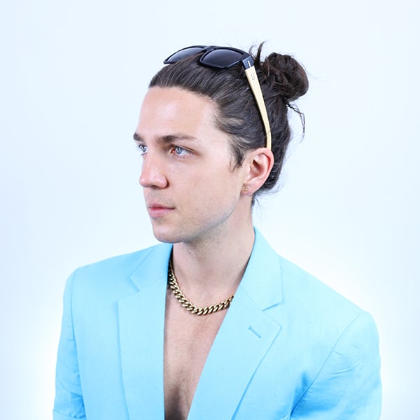 messy man bun